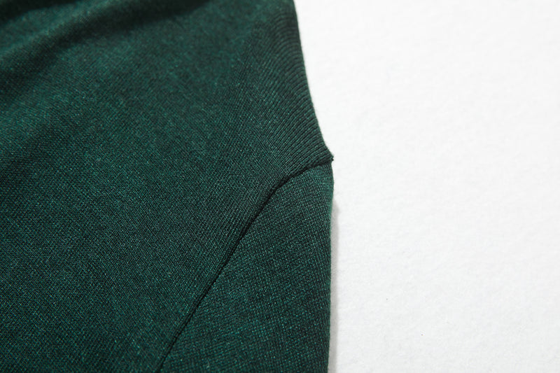 Smooth and high-quality wool blend pullover for everyday wear. 230213