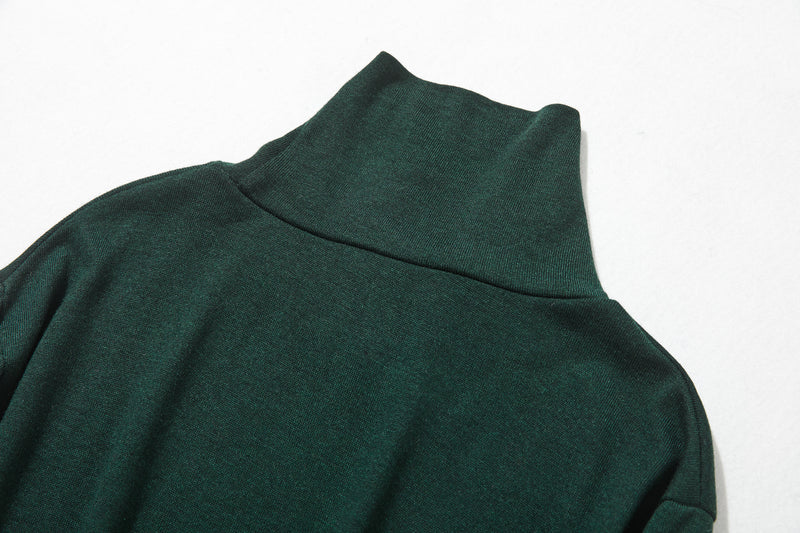 Smooth and high-quality wool blend pullover for everyday wear. 230213