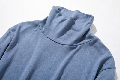 Smooth and high-quality wool blend pullover for everyday wear. 230213