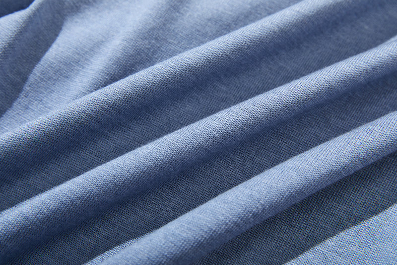 Smooth and high-quality wool blend pullover for everyday wear. 230213