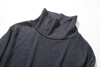 Smooth and high-quality wool blend pullover for everyday wear. 230213