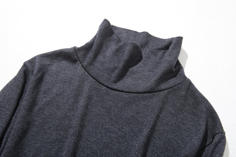 Smooth and high-quality wool blend pullover for everyday wear. 230213