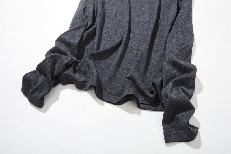 Smooth and high-quality wool blend pullover for everyday wear. 230213