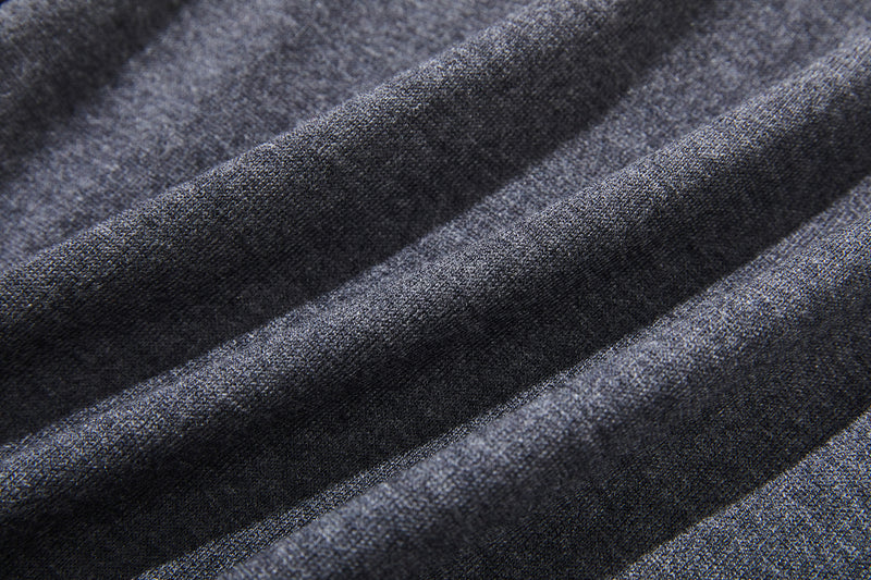 Smooth and high-quality wool blend pullover for everyday wear. 230213