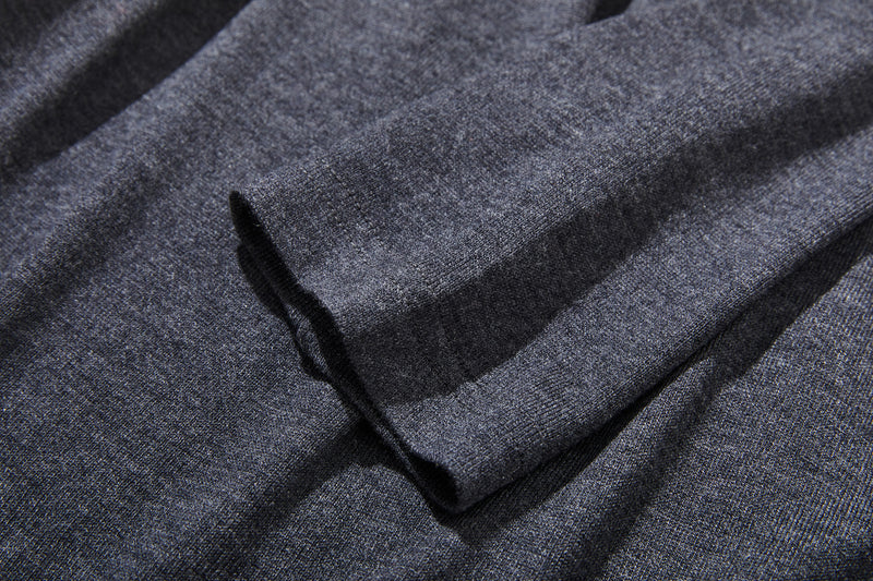 Smooth and high-quality wool blend pullover for everyday wear. 230213