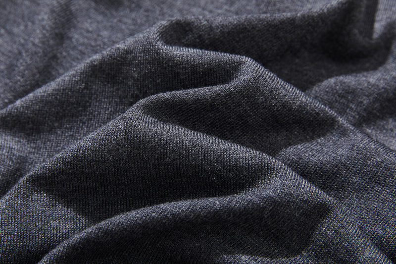 Smooth and high-quality wool blend pullover for everyday wear. 230213