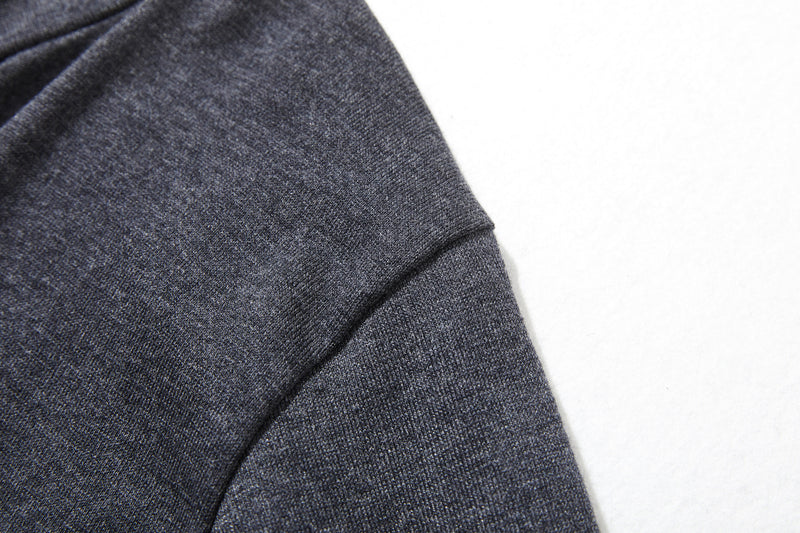 Smooth and high-quality wool blend pullover for everyday wear. 230213