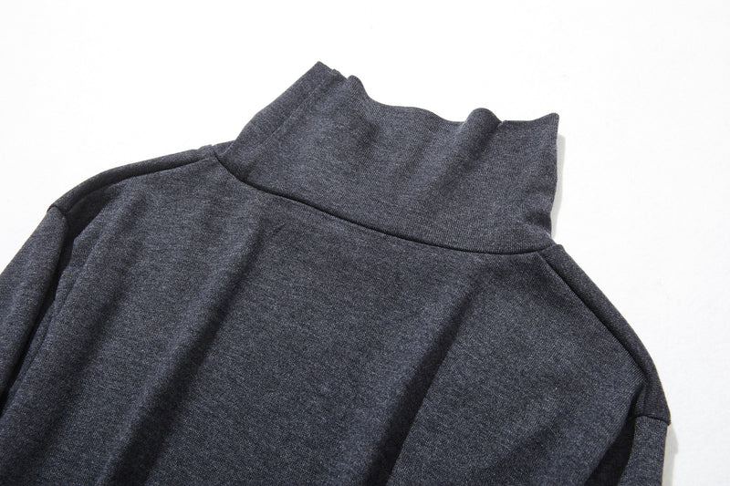 Smooth and high-quality wool blend pullover for everyday wear. 230213