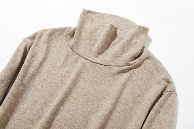 Smooth and high-quality wool blend pullover for everyday wear. 230213