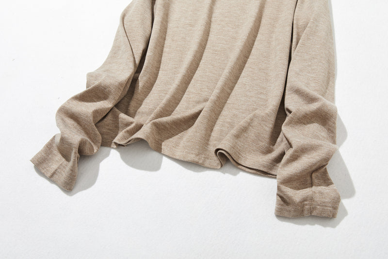 Smooth and high-quality wool blend pullover for everyday wear. 230213