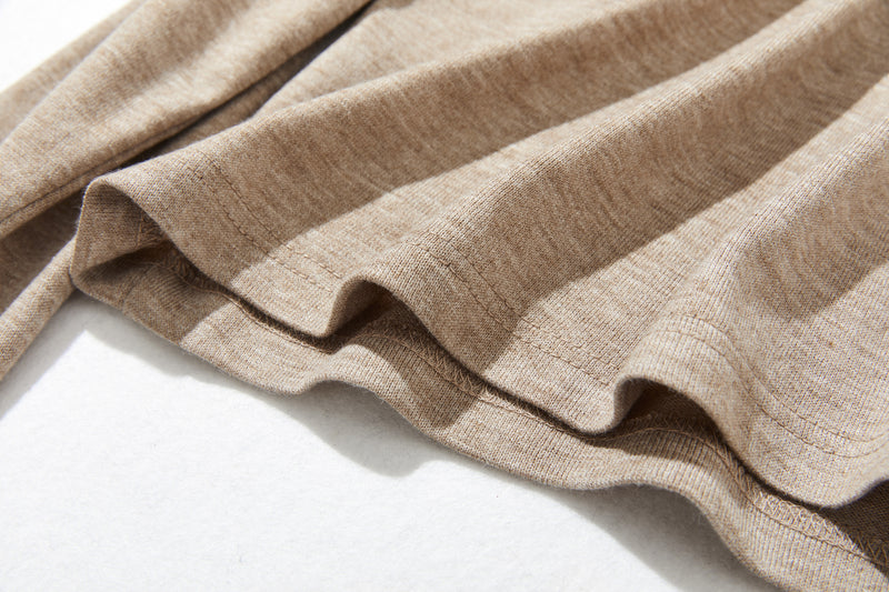 Smooth and high-quality wool blend pullover for everyday wear. 230213