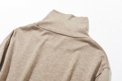 Smooth and high-quality wool blend pullover for everyday wear. 230213
