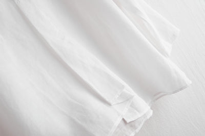 A gorgeous, long-sleeved blouse made of thin Tencel linen. Product code: 230211.