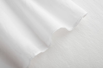 A gorgeous, long-sleeved blouse made of thin Tencel linen. Product code: 230211.