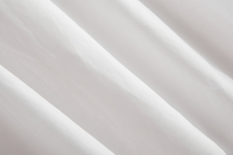 A gorgeous, long-sleeved blouse made of thin Tencel linen. Product code: 230211.