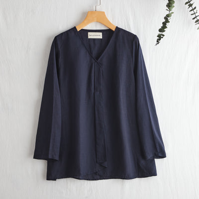 A gorgeous, long-sleeved blouse made of thin Tencel linen. Product code: 230211.