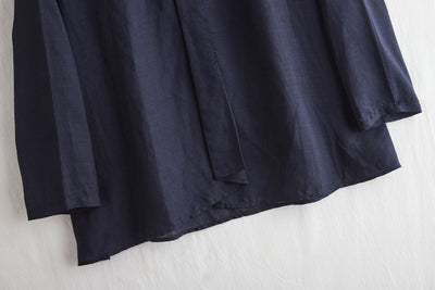 A gorgeous, long-sleeved blouse made of thin Tencel linen. Product code: 230211.