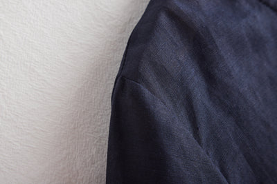 A gorgeous, long-sleeved blouse made of thin Tencel linen. Product code: 230211.