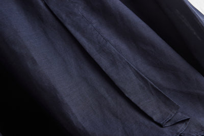 A gorgeous, long-sleeved blouse made of thin Tencel linen. Product code: 230211.