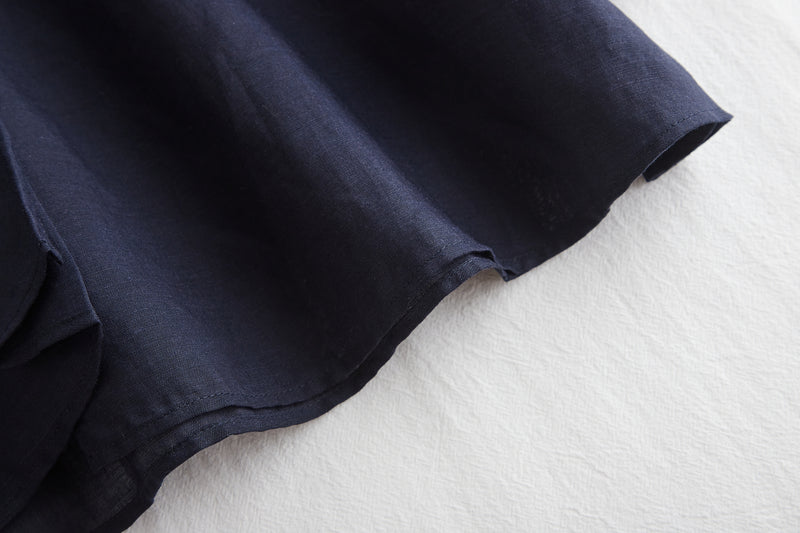 A gorgeous, long-sleeved blouse made of thin Tencel linen. Product code: 230211.