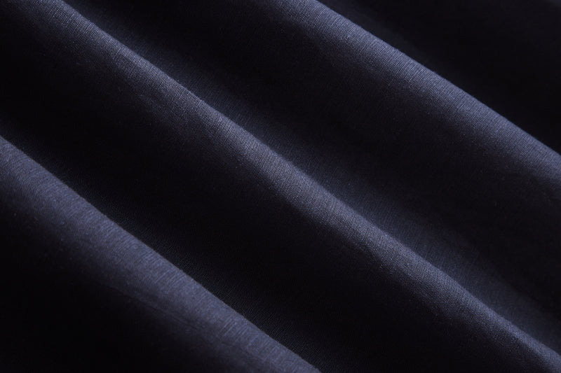 A gorgeous, long-sleeved blouse made of thin Tencel linen. Product code: 230211.