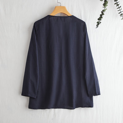 A gorgeous, long-sleeved blouse made of thin Tencel linen. Product code: 230211.