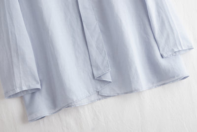 A gorgeous, long-sleeved blouse made of thin Tencel linen. Product code: 230211.