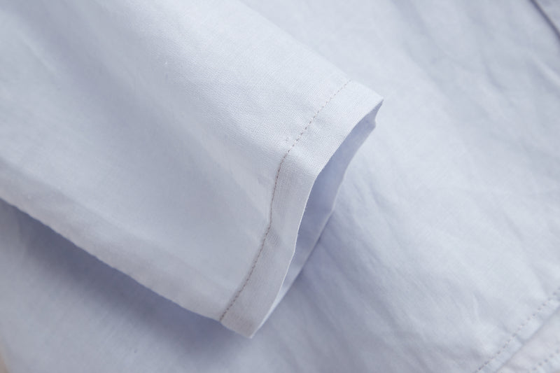 A gorgeous, long-sleeved blouse made of thin Tencel linen. Product code: 230211.