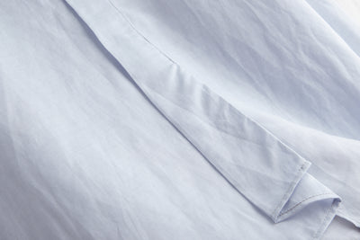 A gorgeous, long-sleeved blouse made of thin Tencel linen. Product code: 230211.