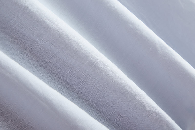 A gorgeous, long-sleeved blouse made of thin Tencel linen. Product code: 230211.