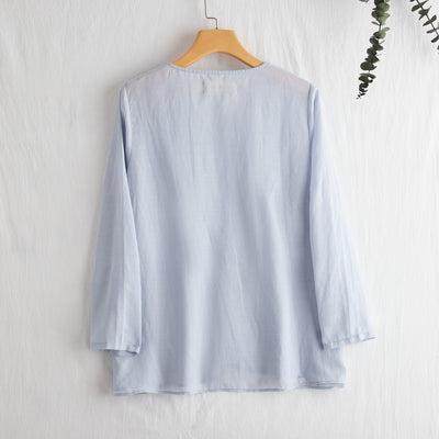 A gorgeous, long-sleeved blouse made of thin Tencel linen. Product code: 230211.