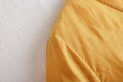 A gorgeous, long-sleeved blouse made of thin Tencel linen. Product code: 230211.