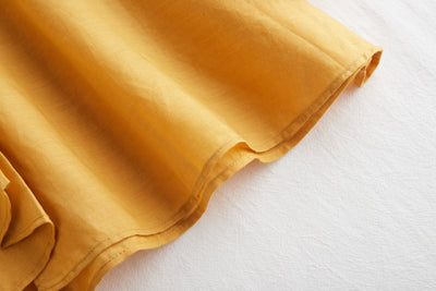 A gorgeous, long-sleeved blouse made of thin Tencel linen. Product code: 230211.