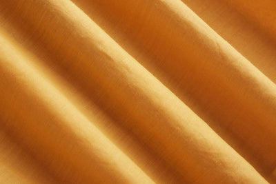 A gorgeous, long-sleeved blouse made of thin Tencel linen. Product code: 230211.