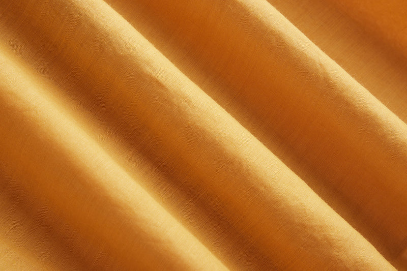 A gorgeous, long-sleeved blouse made of thin Tencel linen. Product code: 230211.