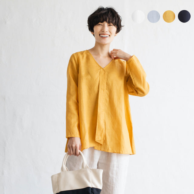 A gorgeous, long-sleeved blouse made of thin Tencel linen. Product code: 230211.